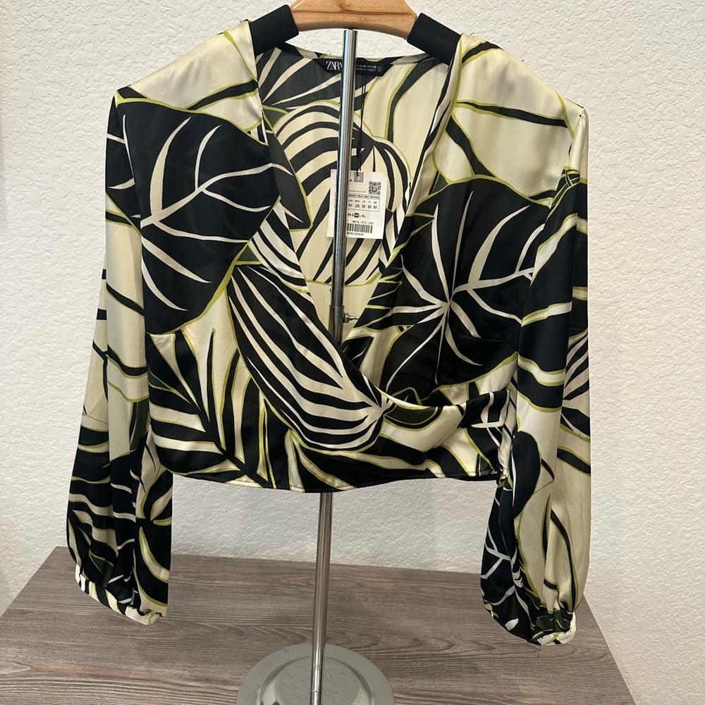 ✨ ZARA Wrap Blouse – Chic Botanical Print ✨